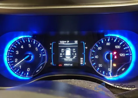 2020 Chrysler Pacifica Touring L z USA, uszkodzony, nr VIN 2C4RC1BG6LR269337